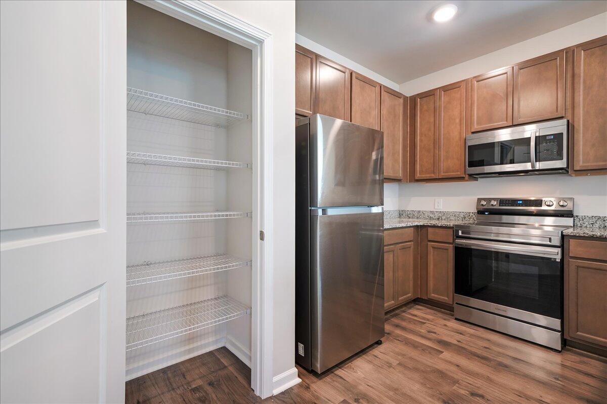 1184 Warrens Way Manning, SC 29102 - Photo 4 of 10 Kitchen with Pantry