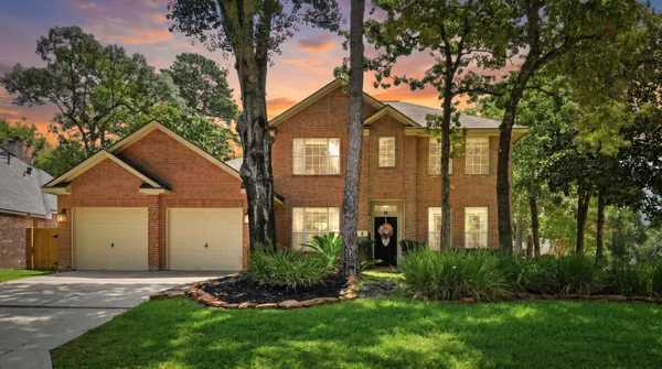 $540,000 | 2 Sweet Birch Place, The Woodlands, TX 77382