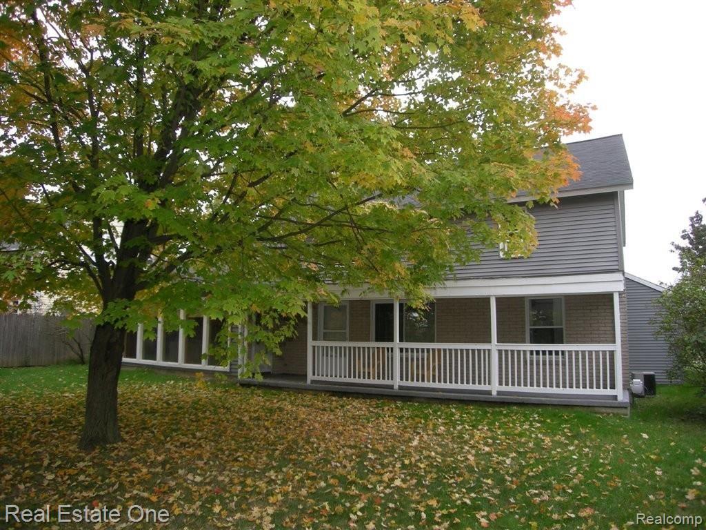 923 Benstein Road Walled Lake, MI 48390 - Photo 2 of 25 Beautiful Porch