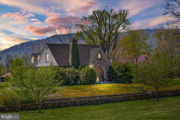 $899,000 | 540 Mt Salem Avenue, Washington, VA 22747