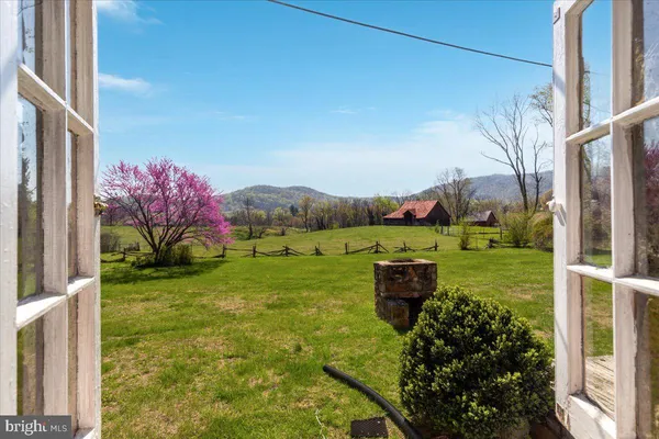 $899,000 | 540 Mt Salem Avenue, Washington, VA 22747