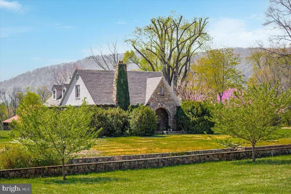 $899,000 | 540 Mt Salem Avenue, Washington, VA 22747