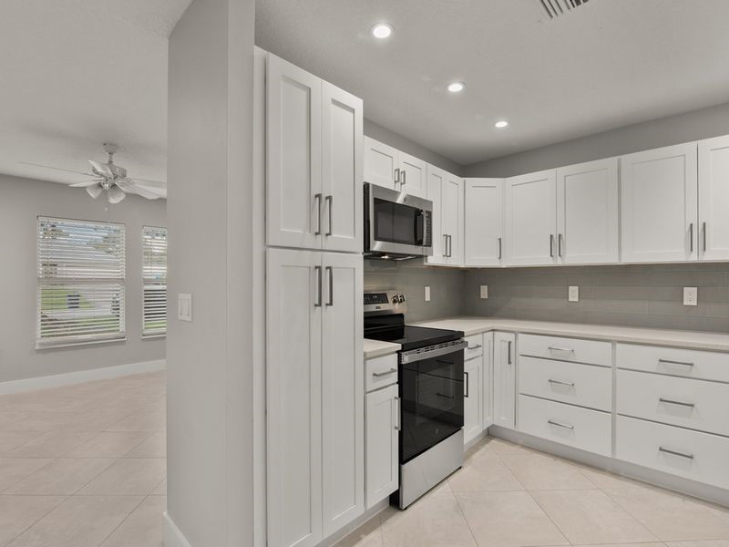 407 Easy Street Sebastian, FL 32958 - Photo 12 of 30 Gallery Image 12