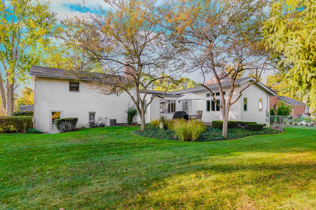 2370 Haverford Road Columbus, OH 43220 - Photo 4 of 29
