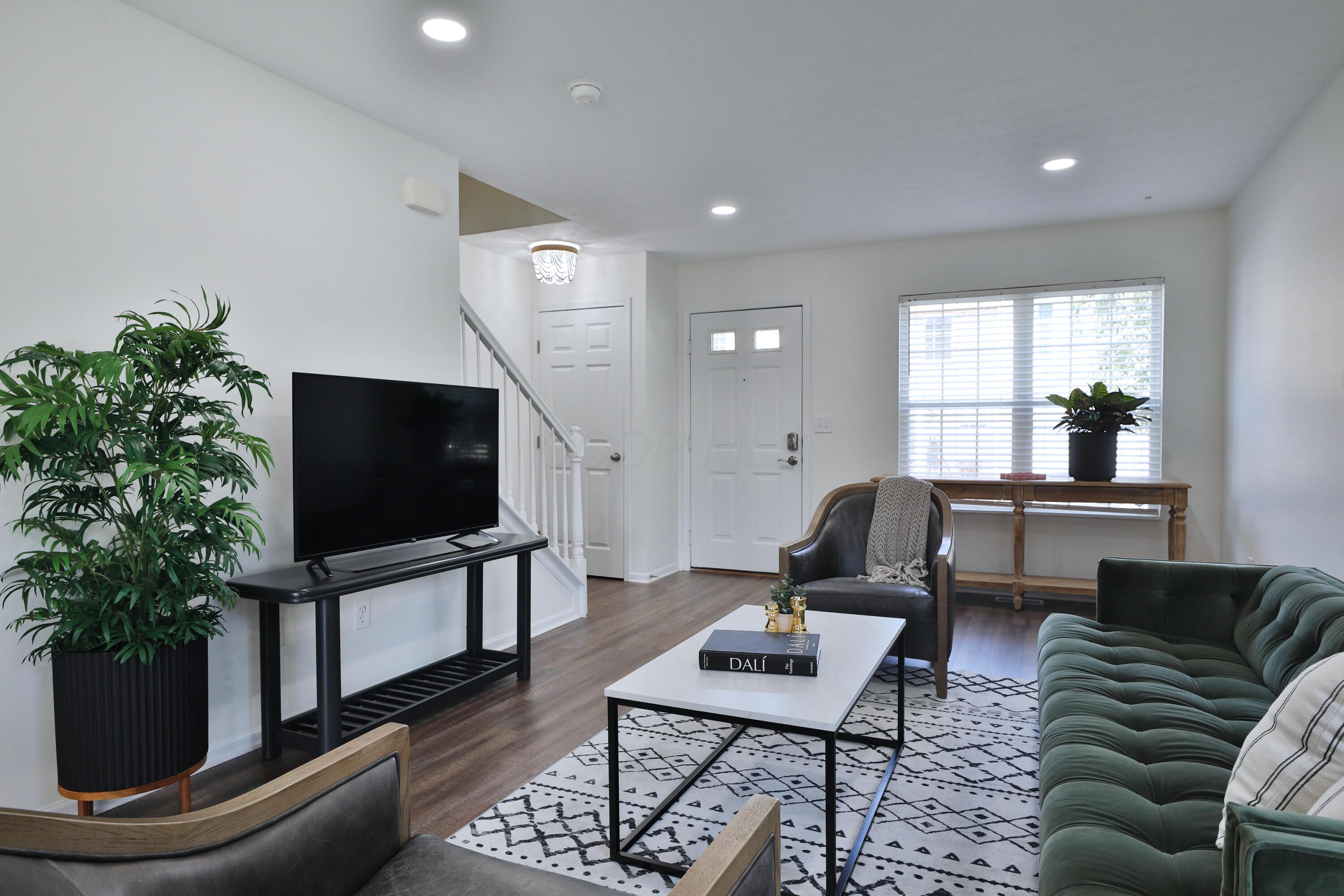 8330 Bruntsfield Road Columbus, OH 43235 - Photo 6 of 49 Living Room