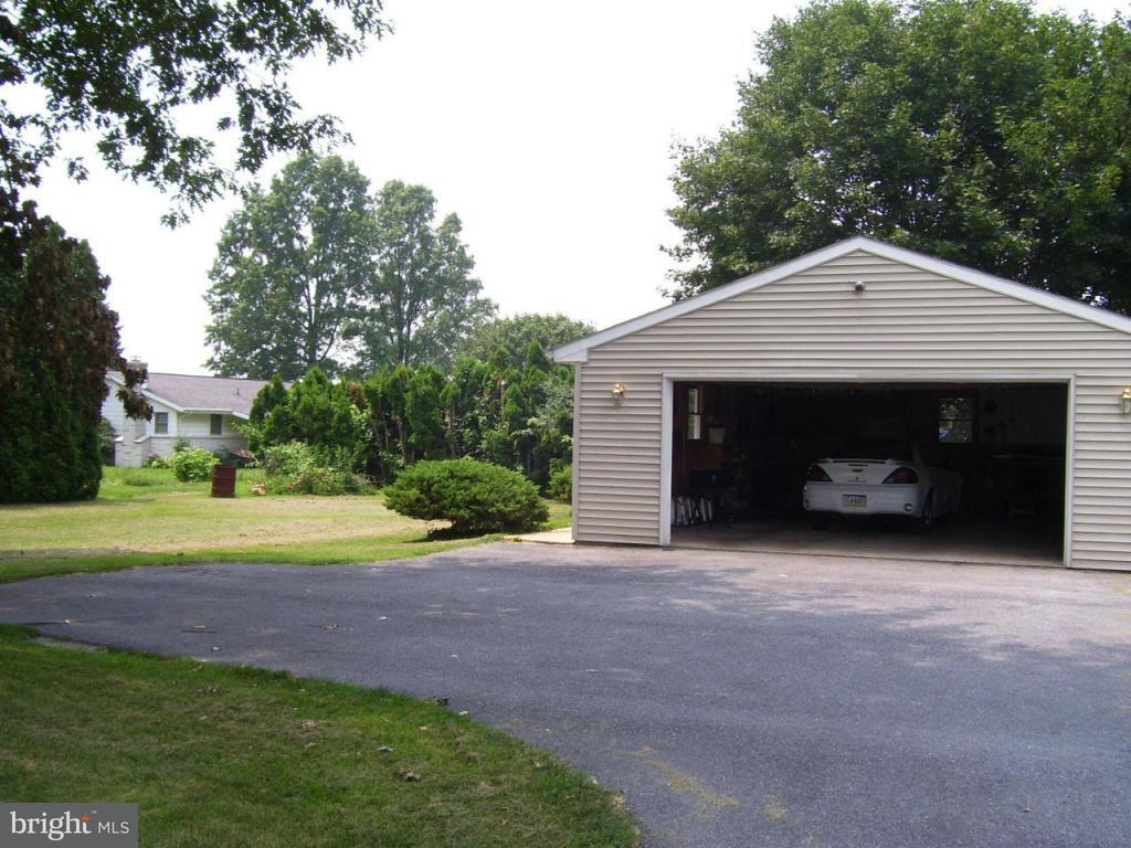 252 Colebrook Road Elizabethtown, PA 17022 - Photo 2 of 9 Gallery Image 2