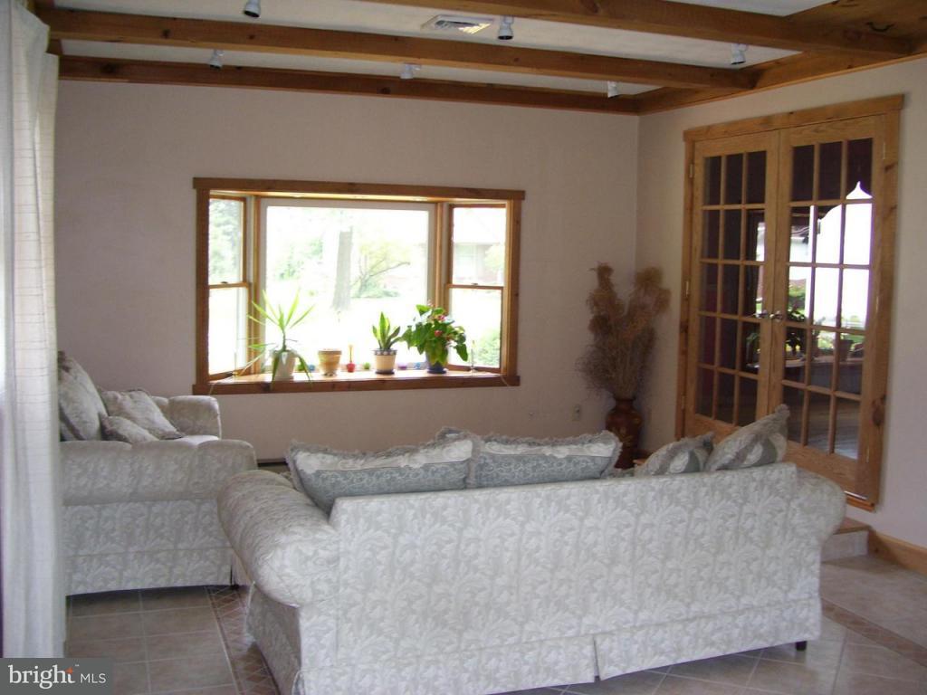 252 Colebrook Road Elizabethtown, PA 17022 - Photo 4 of 9 Gallery Image 4