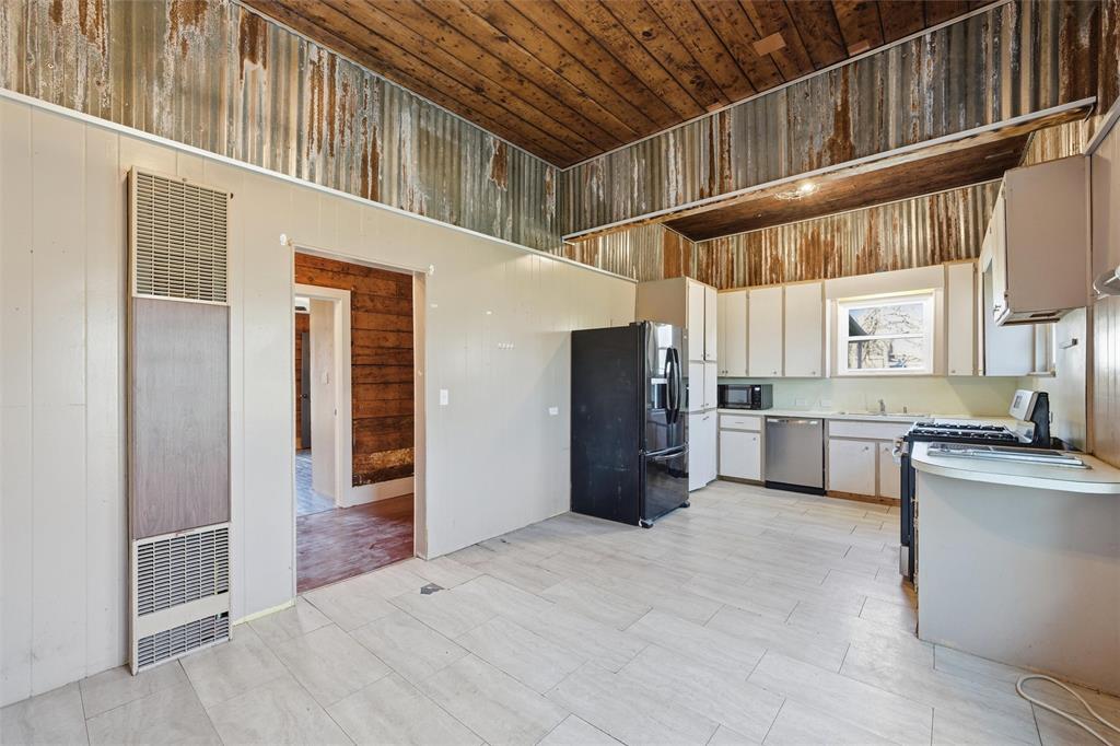 602 East Cedar Street Lott, TX 76656 - Photo 14 of 26