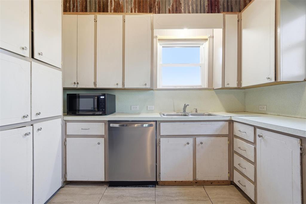 602 East Cedar Street Lott, TX 76656 - Photo 15 of 26