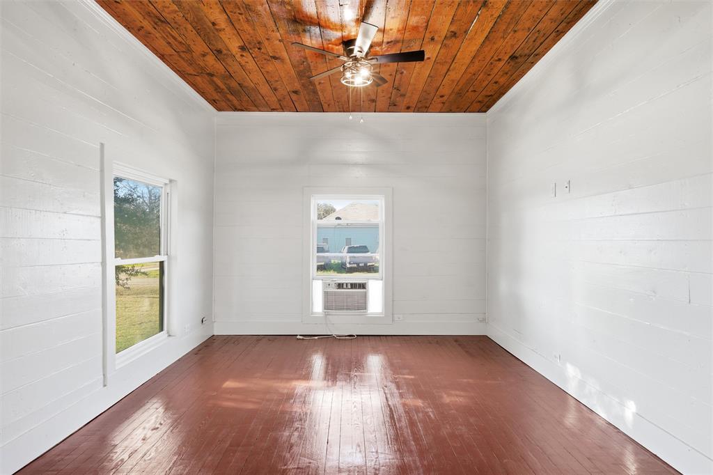 602 East Cedar Street Lott, TX 76656 - Photo 17 of 26