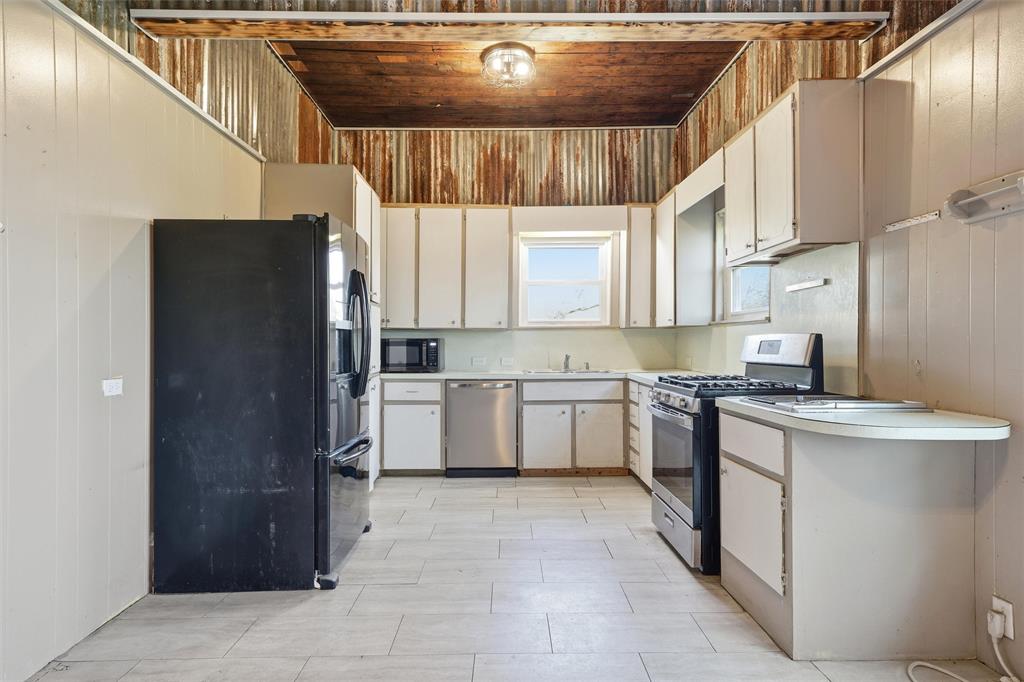 602 East Cedar Street Lott, TX 76656 - Photo 19 of 26