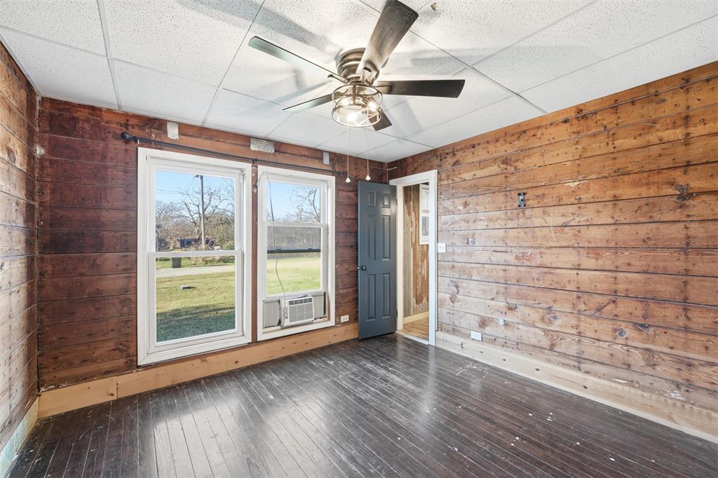 602 East Cedar Street Lott, TX 76656 - Photo 10 of 26