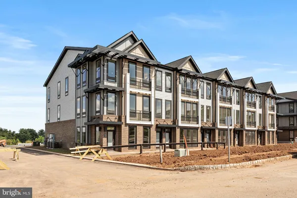 a view of a large white building