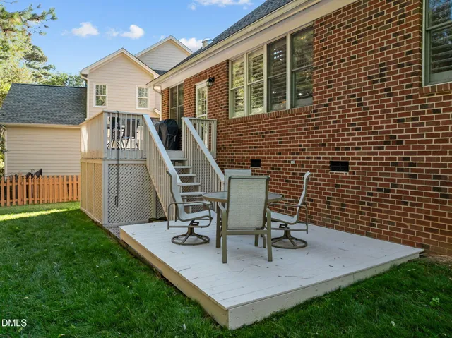 a view of a backyard with pathway