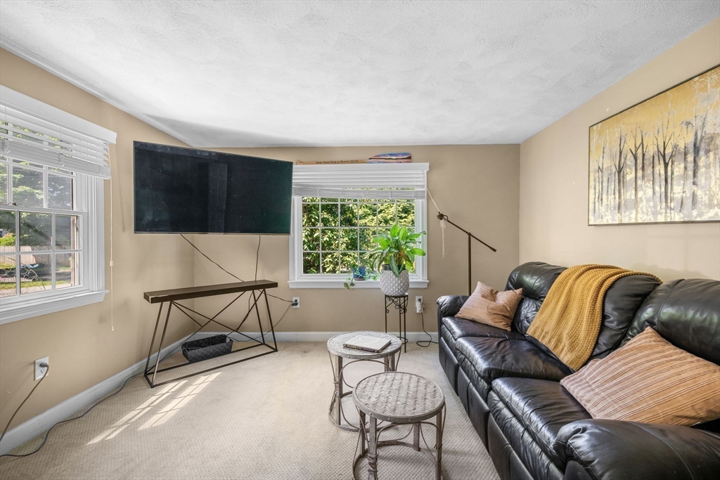 15 Hartshorne Road Wakefield, MA 01880 - Photo 18 of 40 Gallery Image 18