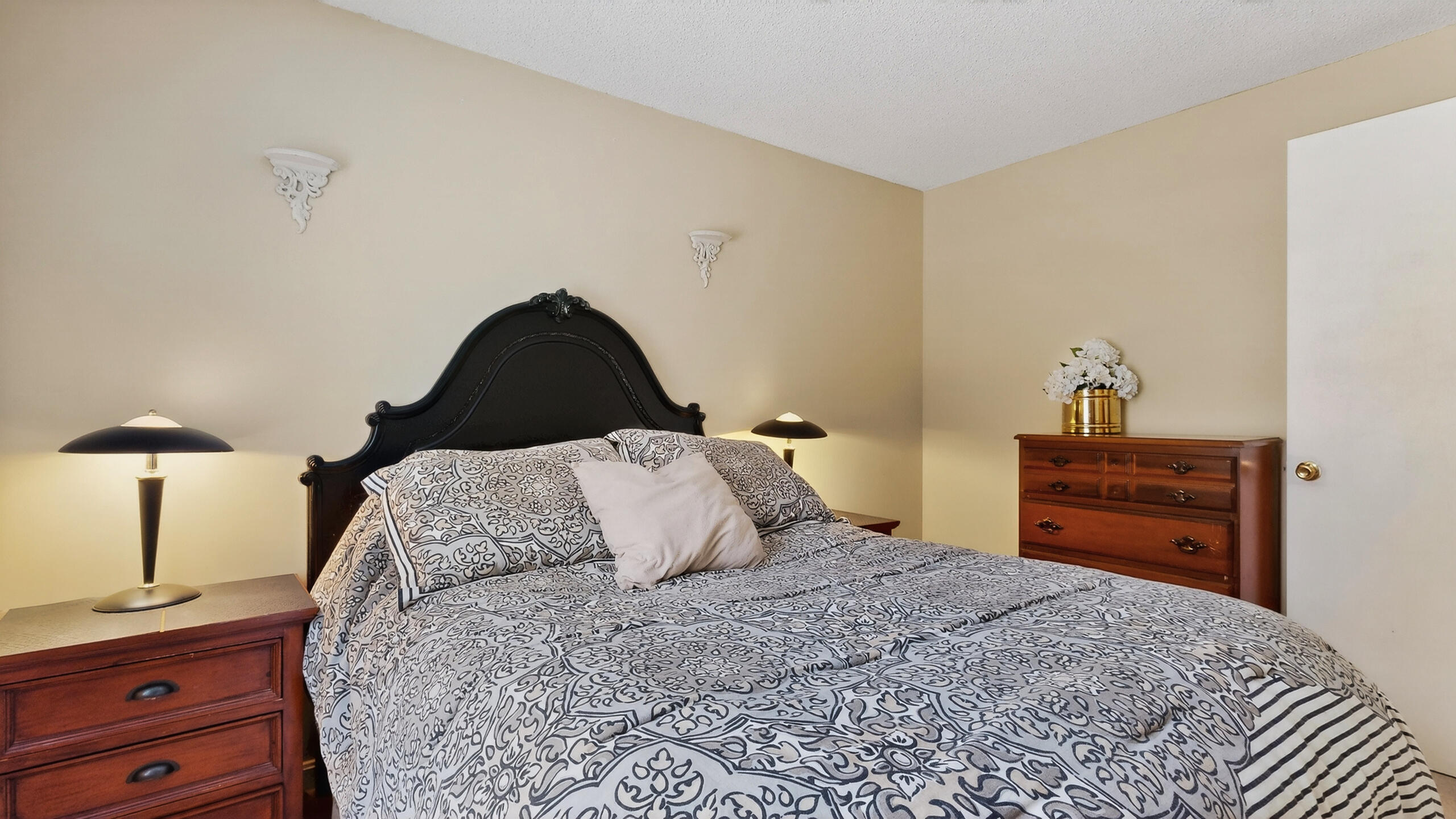 14 Fairfield Road Scarborough, ME 04074 - Photo 12 of 40 14-Fairfield-Rd-Scarborough-12052025_091