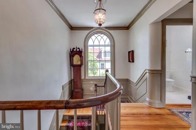 a view of entryway with a front door