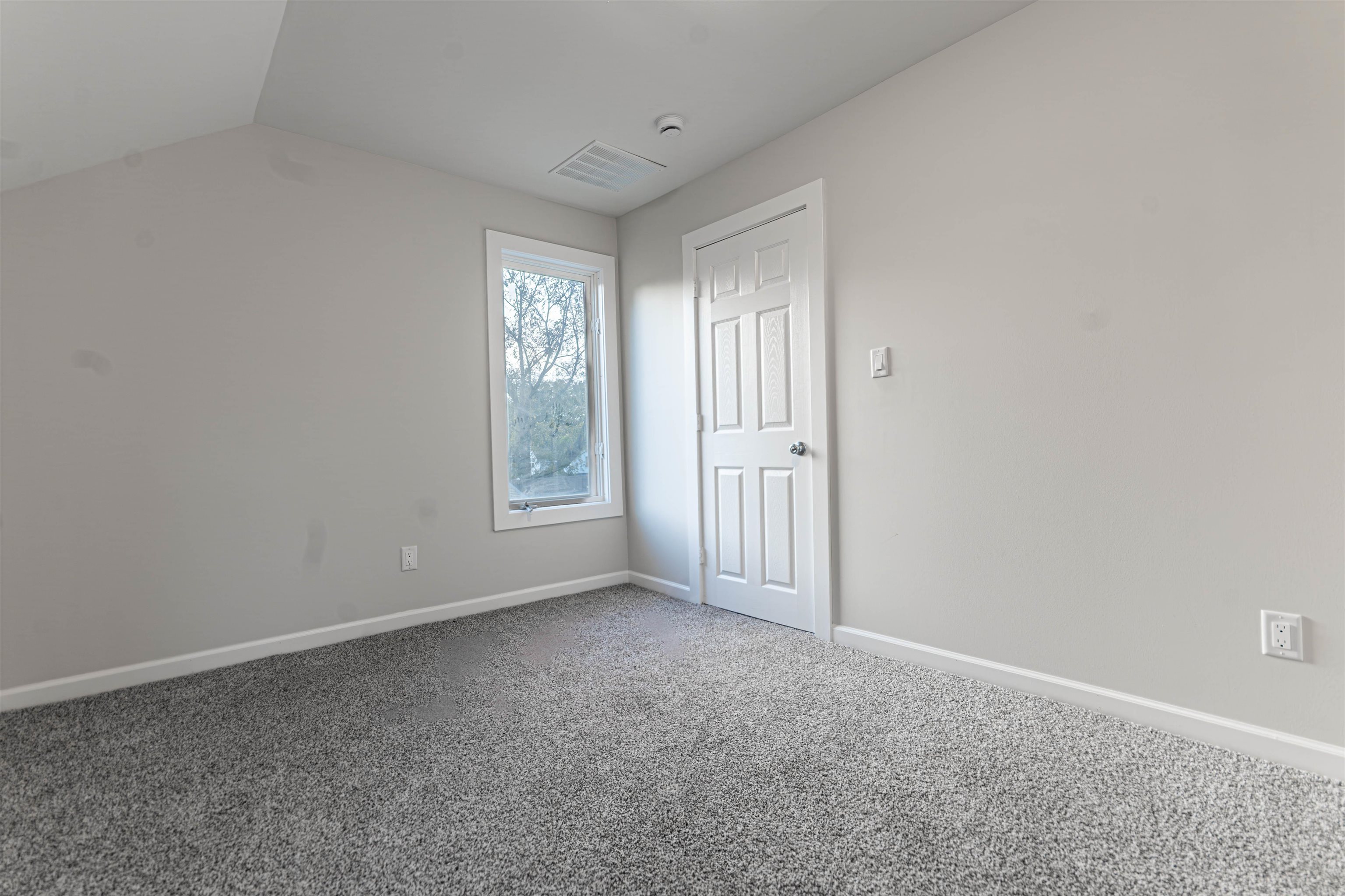 407 Allen Street Belvidere, IL 61008 - Photo 22 of 32 a view of an empty room and window