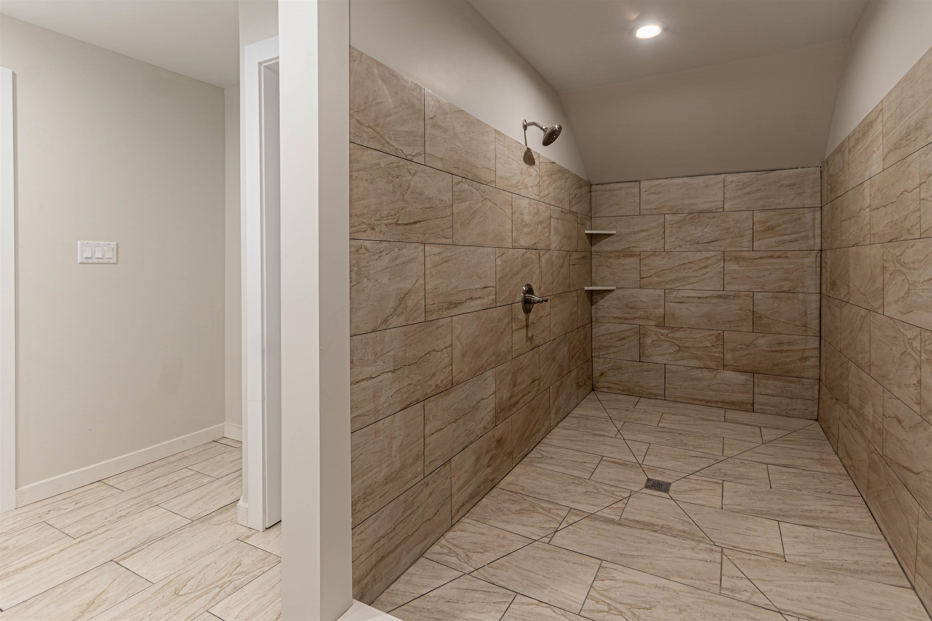 407 Allen Street Belvidere, IL 61008 - Photo 27 of 32 a bathroom with a shower
