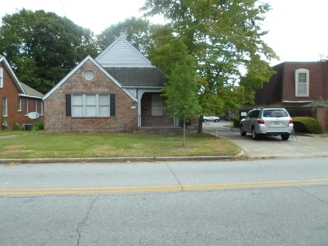 a view of house and yard