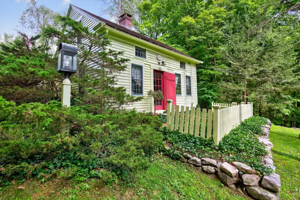 $950,000 | 50 Southbury Road, Roxbury, CT 06783