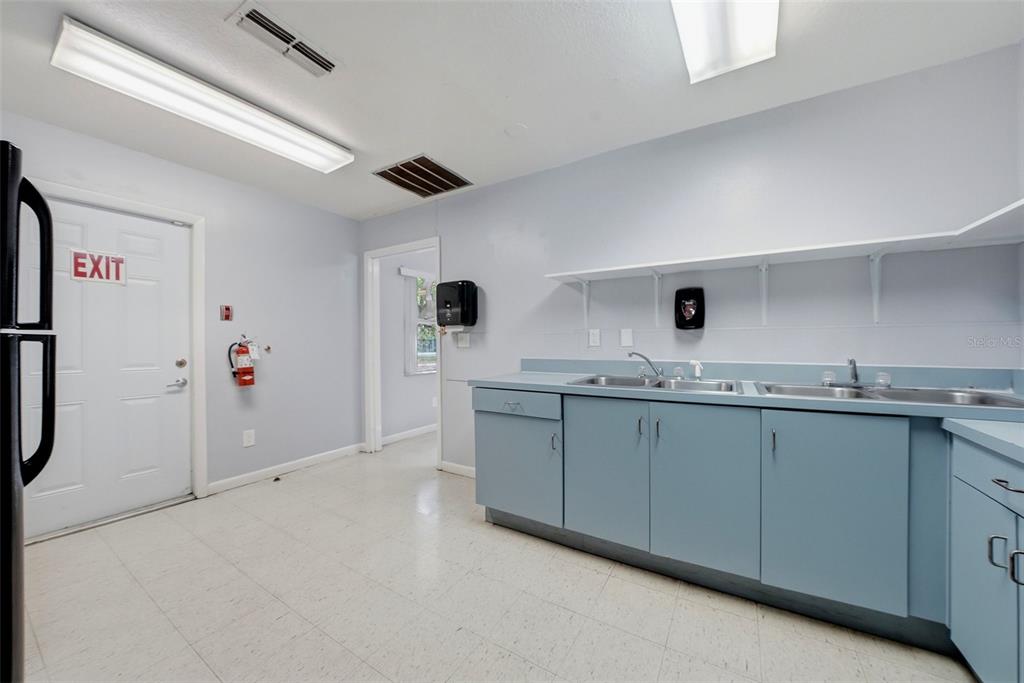 2886 Whitney Road Clearwater, FL 33760 - Photo 11 of 41