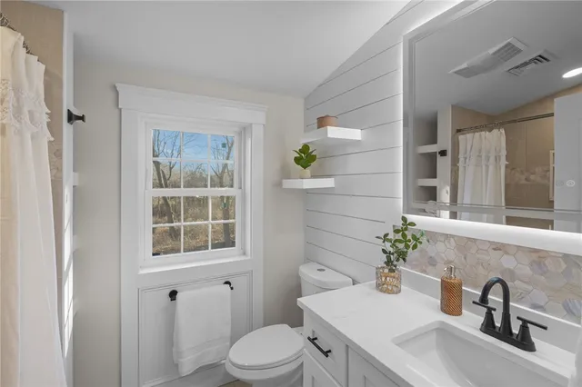 $1,200,000 | 216 Washington Road, Barrington, RI 02806