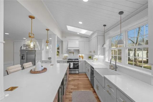 $1,200,000 | 216 Washington Road, Barrington, RI 02806