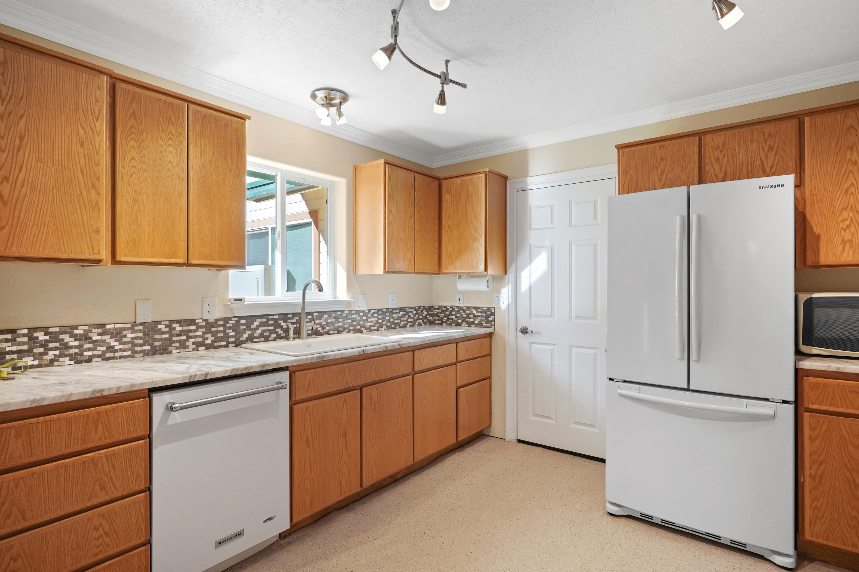 61530 Ward Road Bend, OR 97702 - Photo 36 of 43 ADU Kitchen 2