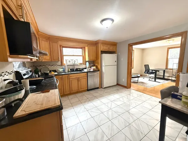 $3,200 | 15 Lyons Court, Unit 1, Watertown, MA 02472