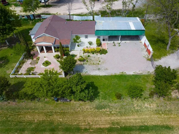 $1,800 | 2543 County Road 332, McKinney, TX 75071