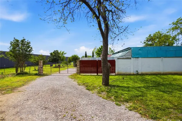 $1,800 | 2543 County Road 332, McKinney, TX 75071