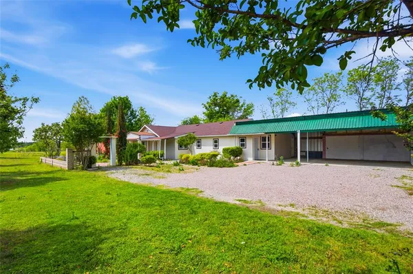 $1,800 | 2543 County Road 332, McKinney, TX 75071