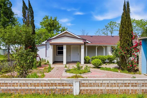 $1,800 | 2543 County Road 332, McKinney, TX 75071