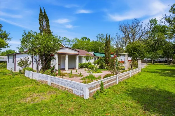 $1,800 | 2543 County Road 332, McKinney, TX 75071