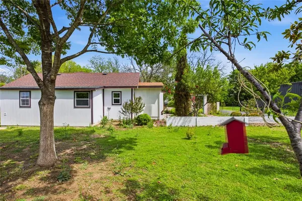 $1,800 | 2543 County Road 332, McKinney, TX 75071