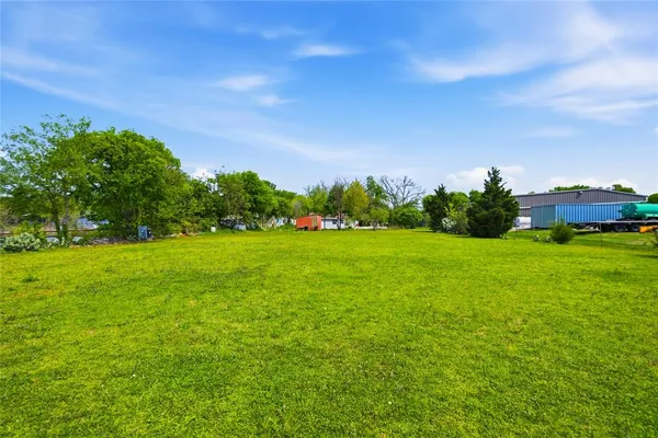 $1,800 | 2543 County Road 332, McKinney, TX 75071