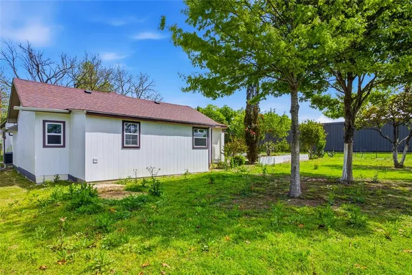 $1,800 | 2543 County Road 332, McKinney, TX 75071