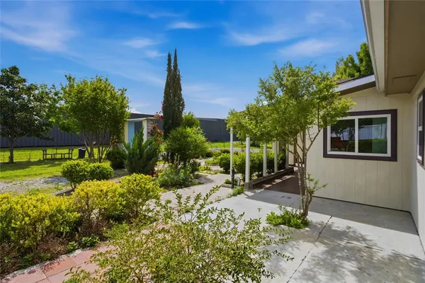 $1,800 | 2543 County Road 332, McKinney, TX 75071