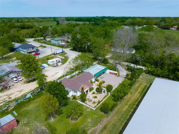 $1,800 | 2543 County Road 332, McKinney, TX 75071