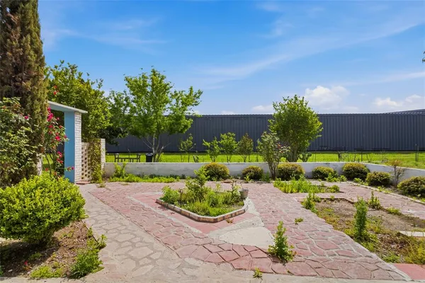 $1,800 | 2543 County Road 332, McKinney, TX 75071