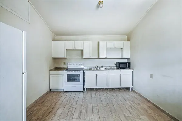 $1,800 | 2543 County Road 332, McKinney, TX 75071