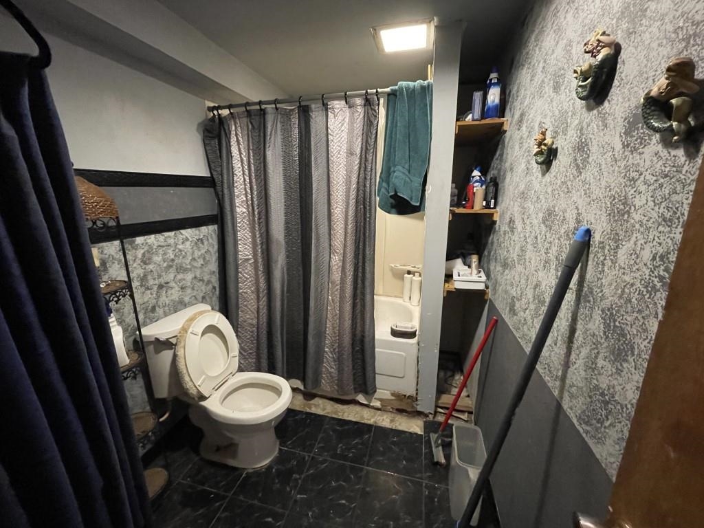 117 Easter Hill Drive Grand Junction, CO 81507 - Photo 18 of 21 a bathroom with a toilet and a shower