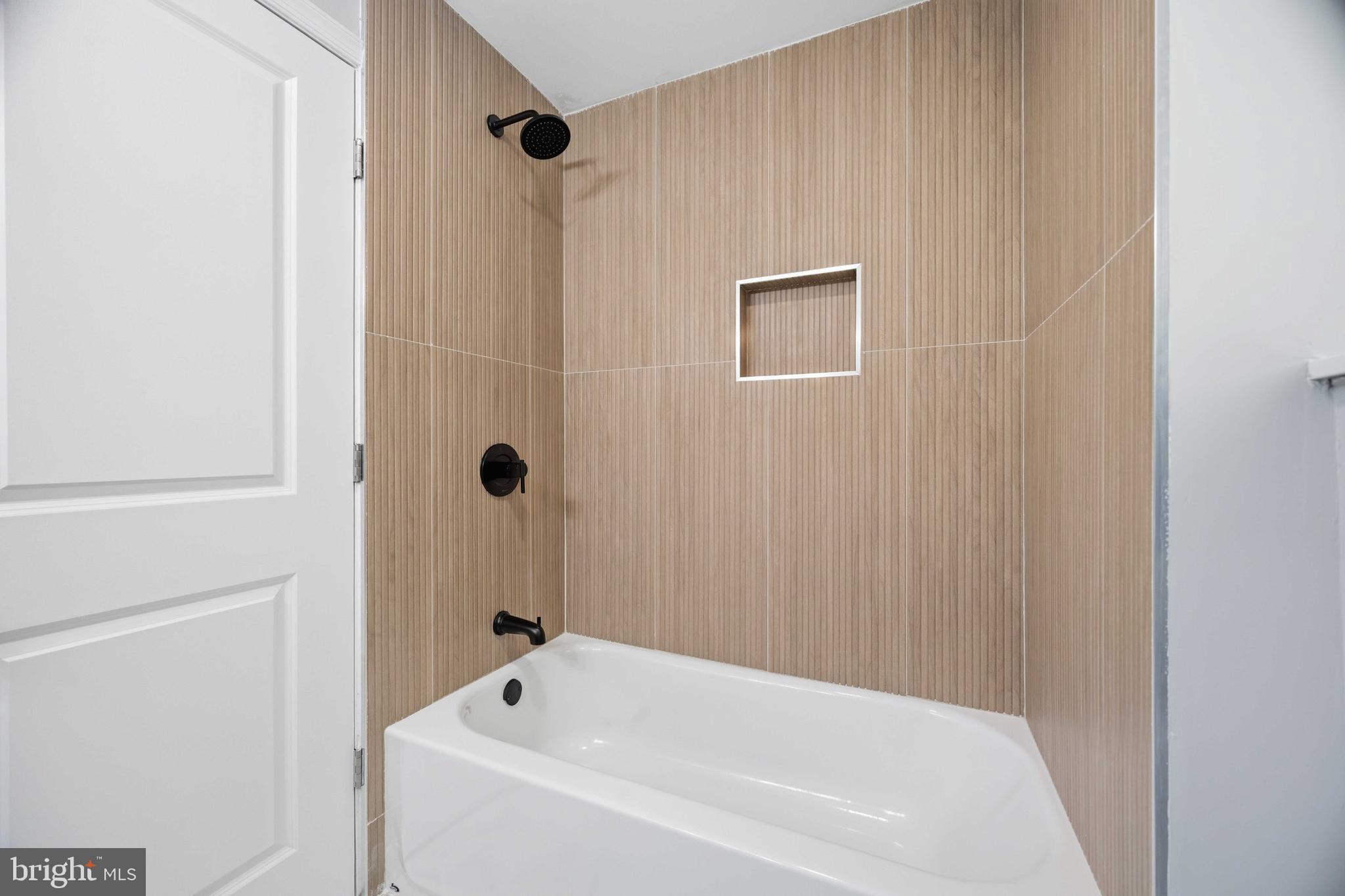 2139 South 15th Street Philadelphia, PA 19145 - Photo 21 of 33 2nd fl Full Bath