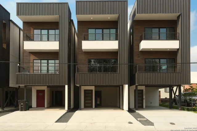 $1,930 | 130 East Lachapelle, San Antonio, TX 78204