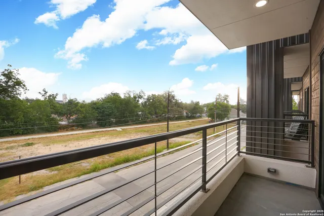 $1,930 | 130 East Lachapelle, San Antonio, TX 78204