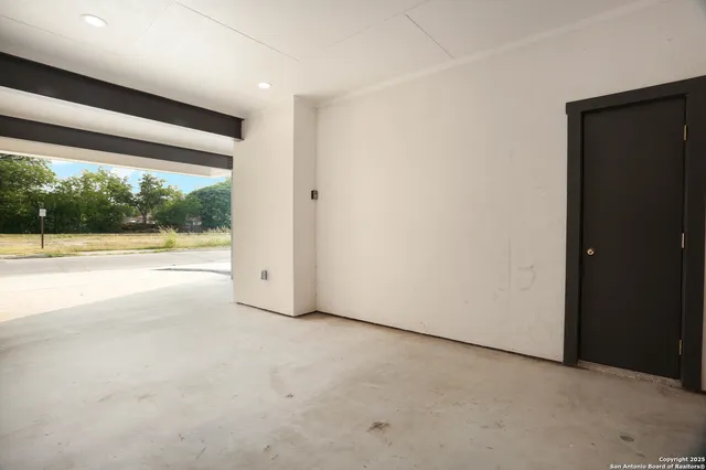 $1,930 | 130 East Lachapelle, San Antonio, TX 78204