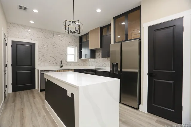 $1,930 | 130 East Lachapelle, San Antonio, TX 78204