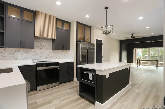 $1,930 | 130 East Lachapelle, San Antonio, TX 78204