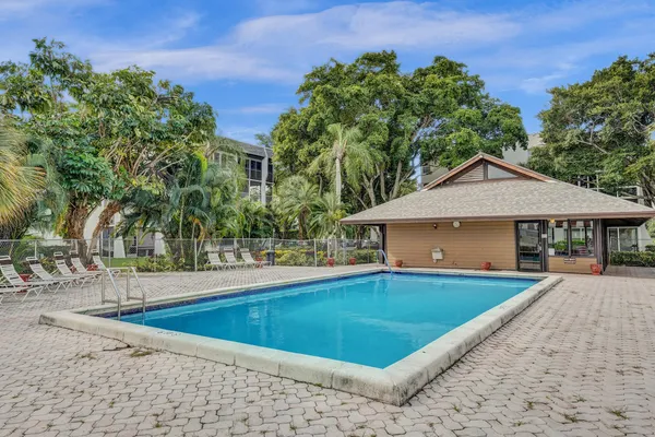 $190,000 | 9470 Poinciana Place, Unit 308, Davie, FL 33324